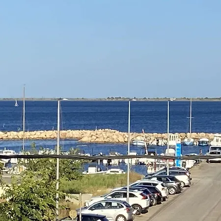 Apartament 3 Pieces Climatise Avec Terrasse A Marseillan, Parking Prive, Proche Des Commodites - Fr-1-326-806 *