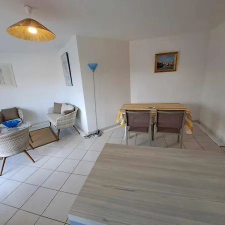 3 Pieces Climatise Avec Terrasse A Marseillan, Parking Prive, Proche Des Commodites - Fr-1-326-806 Apartman