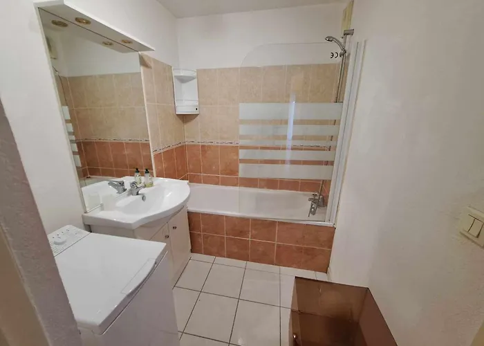 3 Pièces Climatisé Avec Terrasse à Marseillan, Parking Privé, Proche Des Commodités - Fr-1-326-806 *