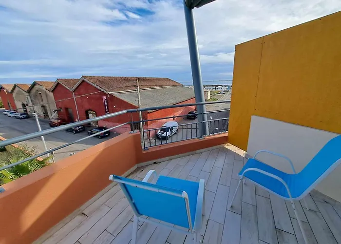 3 Pièces Climatisé Avec Terrasse à Marseillan, Parking Privé, Proche Des Commodités - Fr-1-326-806