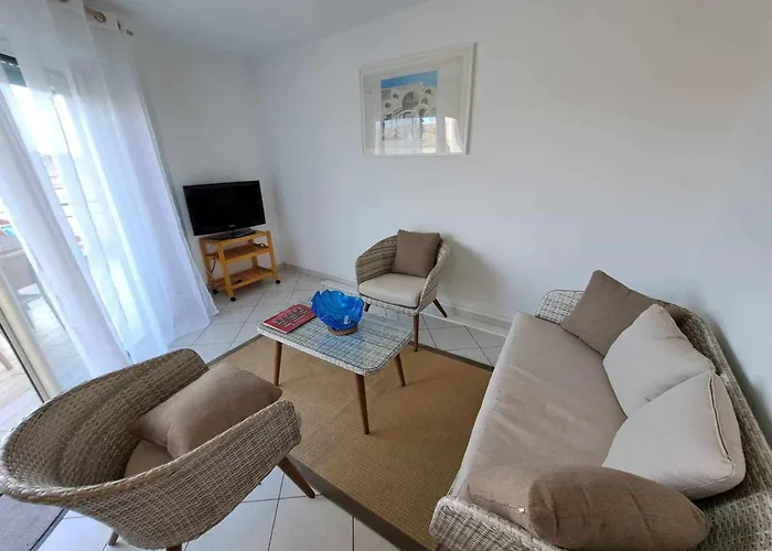 3 Pièces Climatisé Avec Terrasse à Marseillan, Parking Privé, Proche Des Commodités - Fr-1-326-806 Apartamento *